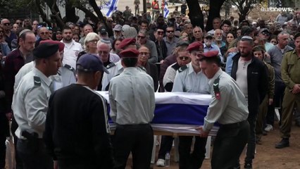 شاهد: مراسم دفن منتج المسلسل الإسرائيلي "فوضى" الذي قتل في غزة