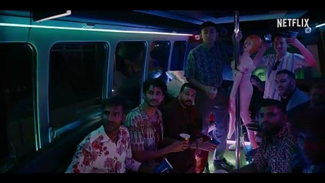 Chargés à bloc - saison 1 EXTRAIT VF Party bus