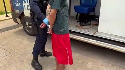 GM aborda suspeito em frente à Biblioteca Municipal e constata mandado de prisão por tráfico