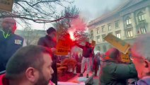 Milano, la protesta dei tassisti davanti a Palazzo Marino