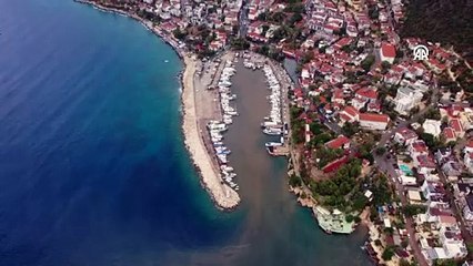 Kaş’ta sağanağın ardından denizin rengi değişti