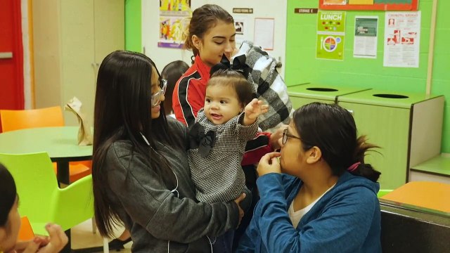 Uma escola do Texas onde as alunas levam seus bebês
