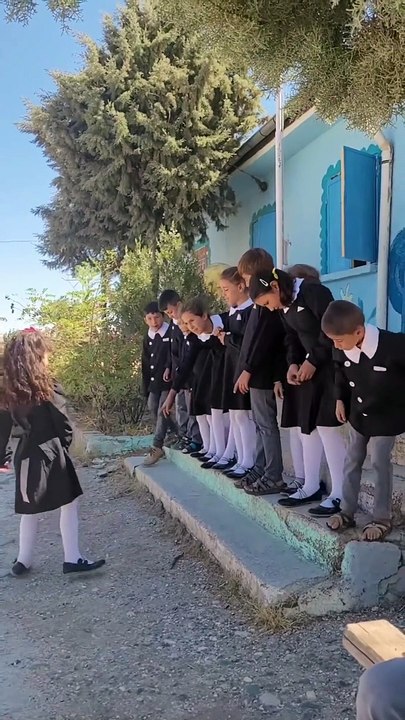 Öğrencilerinin hayallerini dinledikten sonra onlara özel bir sınıf hazırlayan öğretmen 