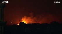 Scoppia un incendio dopo un attacco israeliano a Rafah
