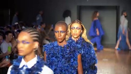 Erika Hilton rebate críticas por desfile na SPFW