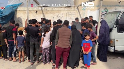 فلسطینی‌ها برای طبخ غذا به تنورهای سفالی سنتی روی آوردند
