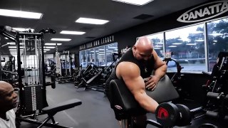 TRAINING ARMS WITH RONNIE COLEMAN 8X MR. OLYMPIA