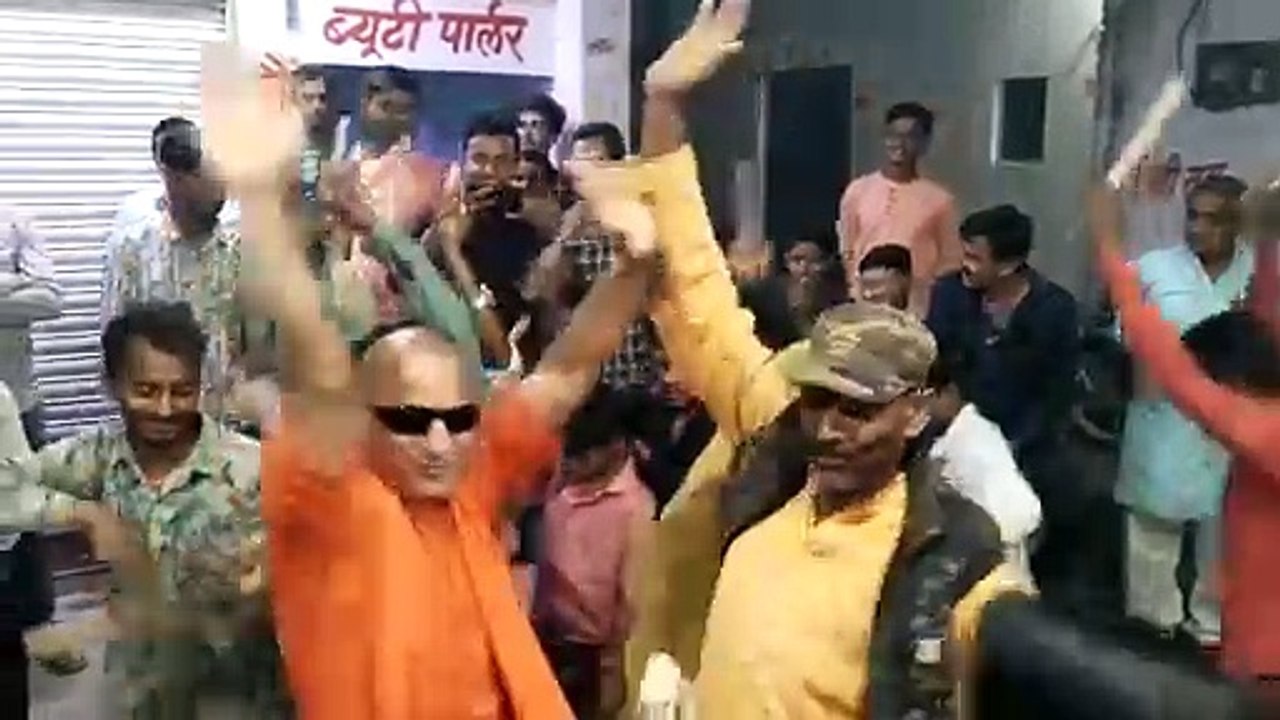 Video Story: योगी के भेष में जमकर थिरके मोनिया, बुंदेलखंड की संस्कृति की दिखी झलक