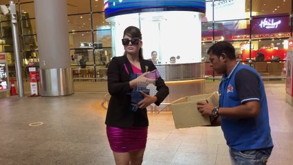 Urvashi Rautel Bringing Smile On Face Of Paparazzi By Giving Special Diwali Gift