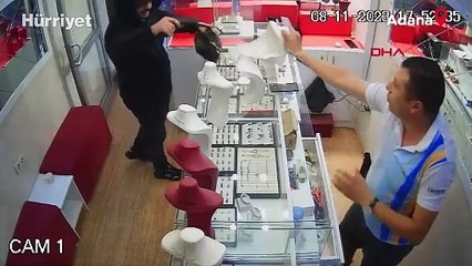 Adana'da sakar hırsız kendini silahla vurdu