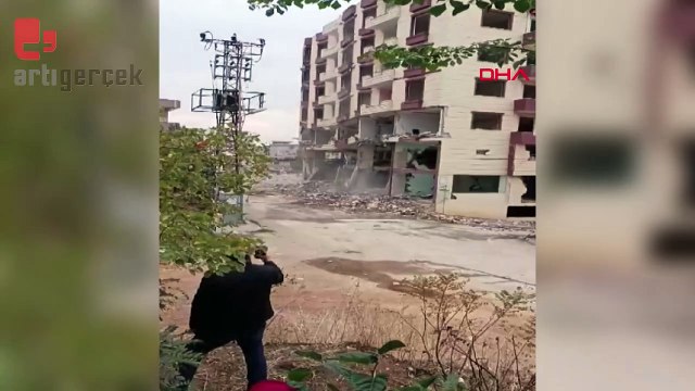 7 katlı bina yıkım sırasında çöktü