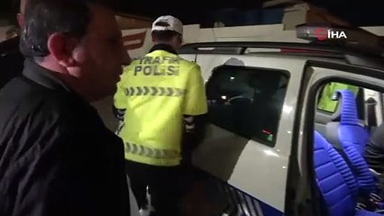 Alkollü yakalandı, polis ekiplerine iş öğretmeye kalktı