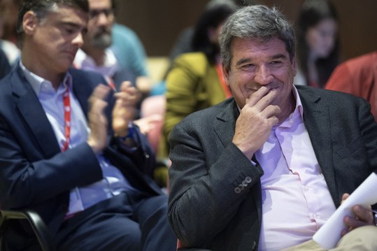 Los tres nuevos impuestos que nos cobrarán para pagar la reforma de las pensiones de Escrivá