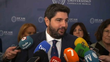 López Miras, en el acto de apertura del curso académico de la UCAM, criticando la investidura de Pedro Sánchez.