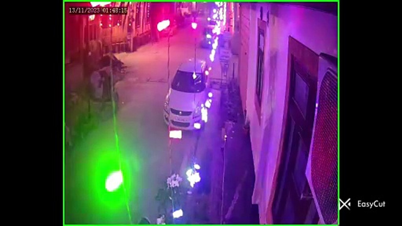 दो  सूने मकानों के चोरों ने तोड़े ताले