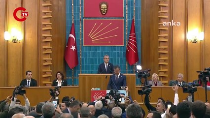 Özgür Özel ilk grup toplantısında Kemal Kılıçdaroğlu'nu alkışladı: Önünde saygıyla eğiliyorum...