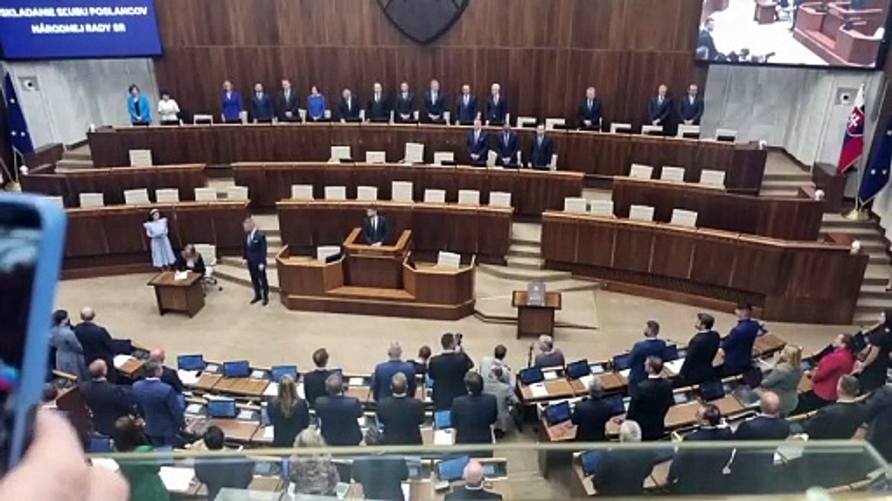 ZÁZNAM: O návrhu na odvolanie Blahu sa rokovať nebude, poslanci odmietli program