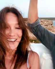 Carla Bruni et Nicolas Sarkozy : Célébration du 16ᵉ anniversaire de leur amour avec des images sensuelles