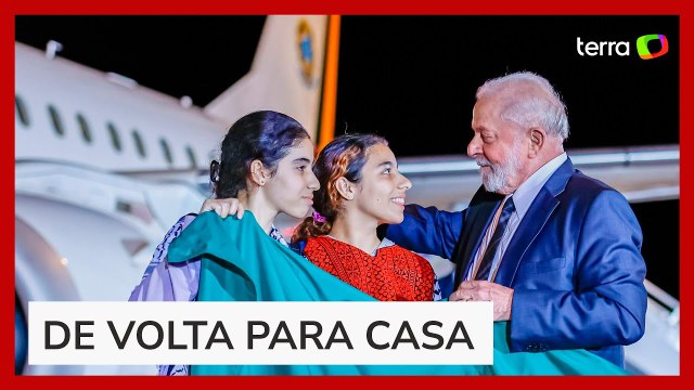 Brasileiros repatriados de Gaza chegam ao Brasil e são recebidos por Lula