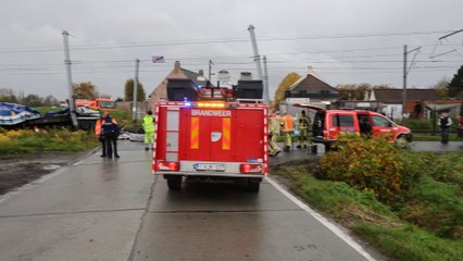 Un train de la SNCB percute un camion à Ardooie