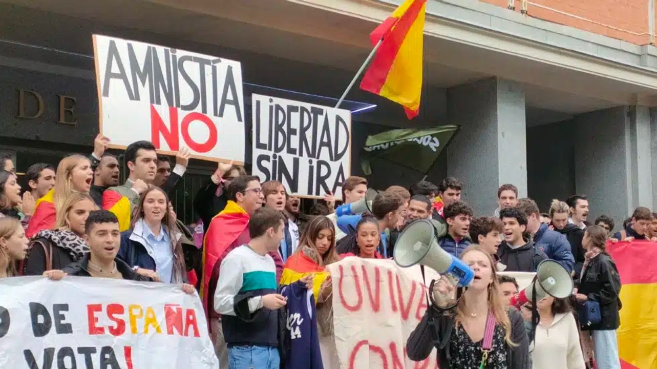 Estudiantes de La Complutense se manifiestan contra la amnistía en Madrid