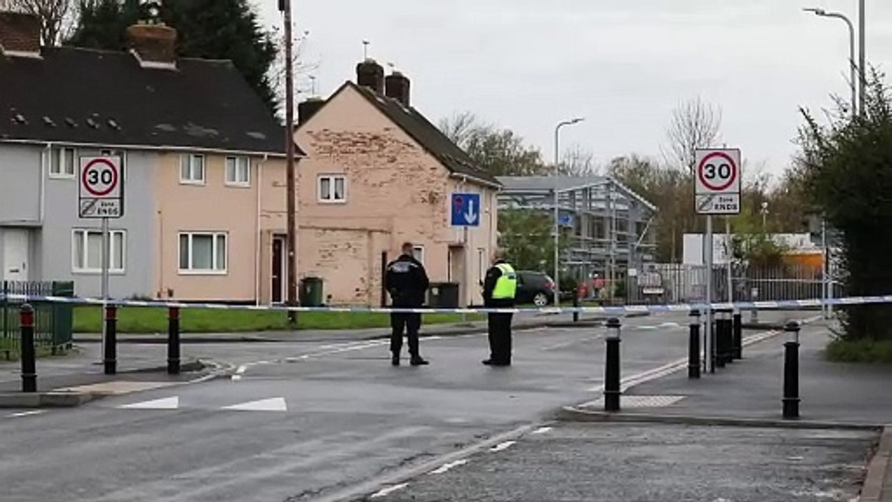 Wolverhampton stabbing: Manhunt launched after 19-year-old stabbed to death near primary school