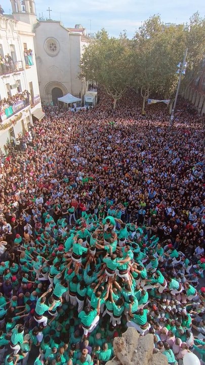 World's First '9 de 9' Human Tower