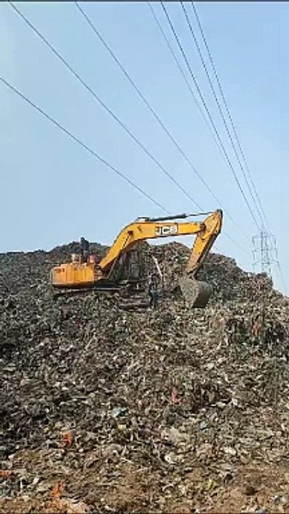 देखो.. निगम के ट्रेंचिंग ग्राउंड में लगी आग, टॉवर हुआ क्षतिग्रस्त, 25 लाख के नुकसान की आशंका