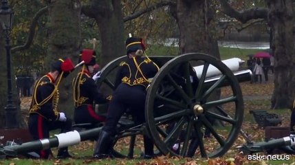 Download Video: A Londra 41 colpi di cannone per il compleanno di Carlo III