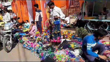 यहां गायों के लगाते हैं रंग, सजाते हैं वाहन