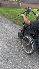 Et mon pote fred il est pas bien la ? Le fauteuil le plus rapide de l'ouest !