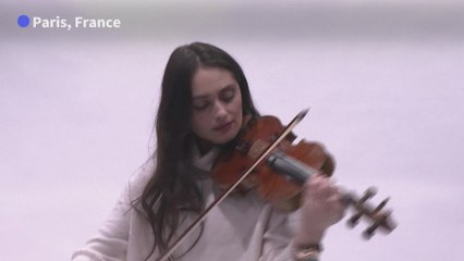 Esther Abrami, la violoniste qui veut faire aimer le classique sur les réseaux