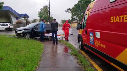 Gol e Montana se envolvem em colisão no Jardim Gramado e jovem precisa ser socorrida