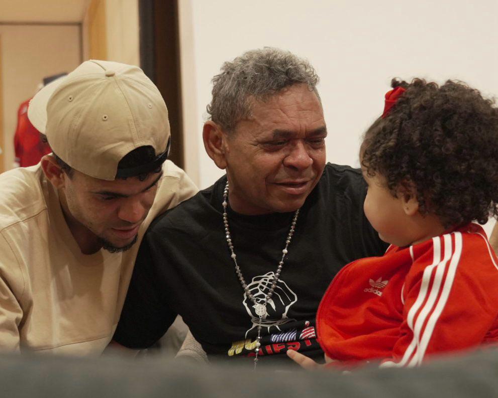 Luis Díaz reunites with his father