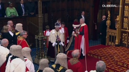 Salvas de canhões e ausência do príncipe Harry nos 75 anos de Charles III