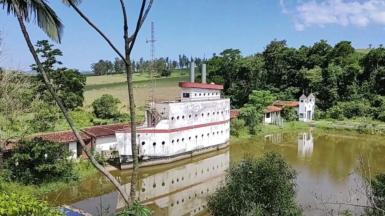 NAVIO DE CONCRETO ABANDONADO, JÁ FOI MUSEU E RE...