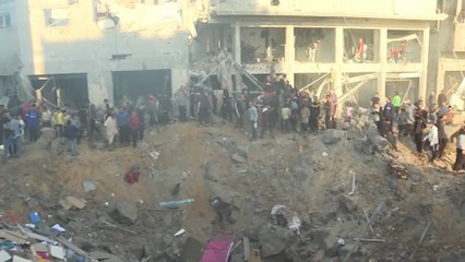 "شهداء وجرحى تحت الأنقاض".. إسرائيل تدمر مربعا سكنيا بمخيم النصيرات