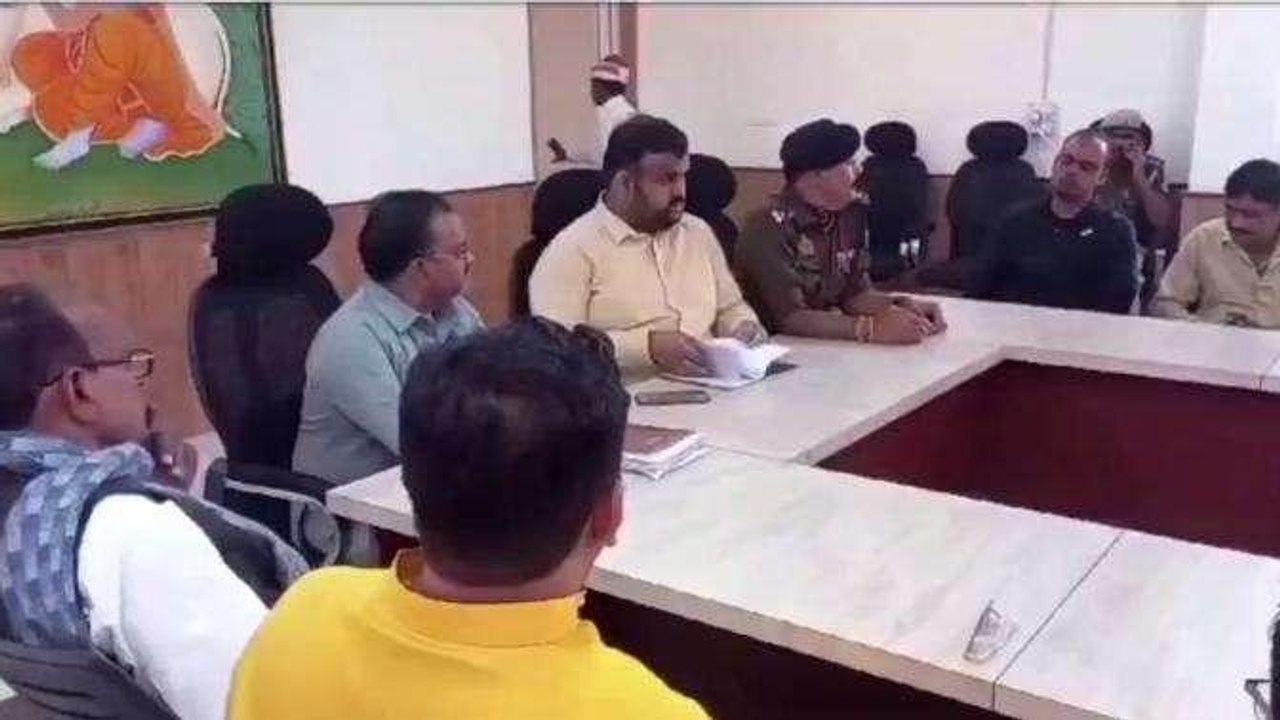 मथुरा: साइबर अपराध पर पुलिस का मास्टर प्लान, अधिकारियों ने की बैठक