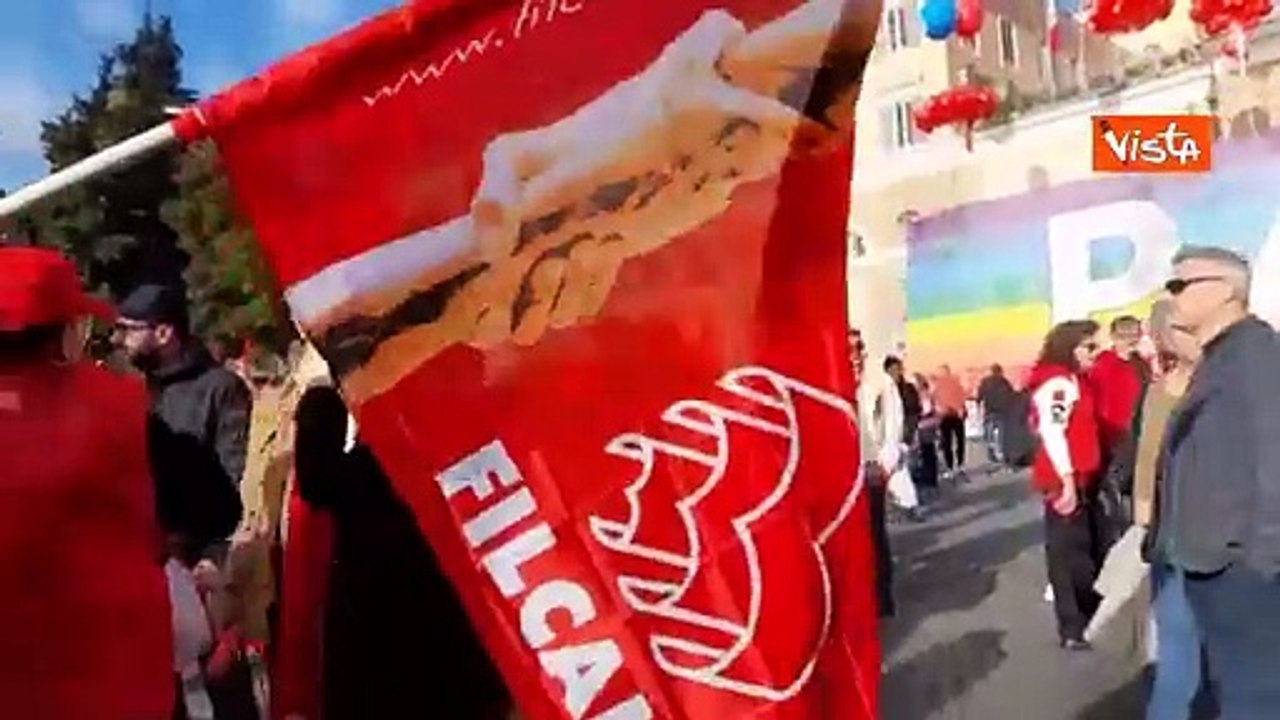 Sciopero Cgil e Uil, migliaia di persone in piazza del Popolo a Roma
