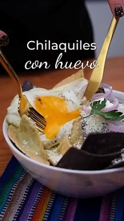 Deliciosos chilaquiles con huevo ¡Con solo 5 ingredientes!