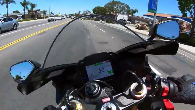 2021 Aprilia RSV4 Factory Review | MC Commute