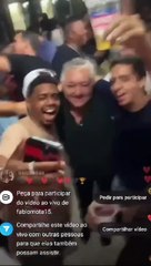 Fábio Mota e jogadores comemoram título nacional do Vitória em festa