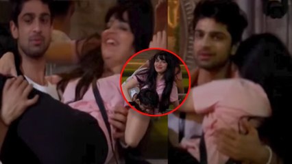 Bigg Boss : Abhishek-Khanzadi में बढ़ी नज़दीकियां, गोद में उठाकर ले गए Bed-Room तक छोड़ने!Filmibeat