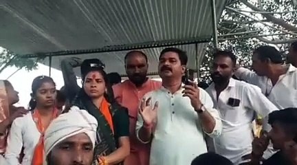 viral video- पुलिया नहीं बनने पर प्रत्याशी के सामने जताया विरोध