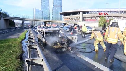 TEM Otoyolu'nda Yanan Otomobil Kameralara Yansıdı