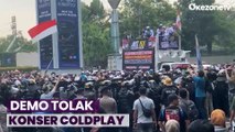Tolak Konser Coldplay, Massa Terlibat Aksi Dorong dengan Polisi di SUGBK