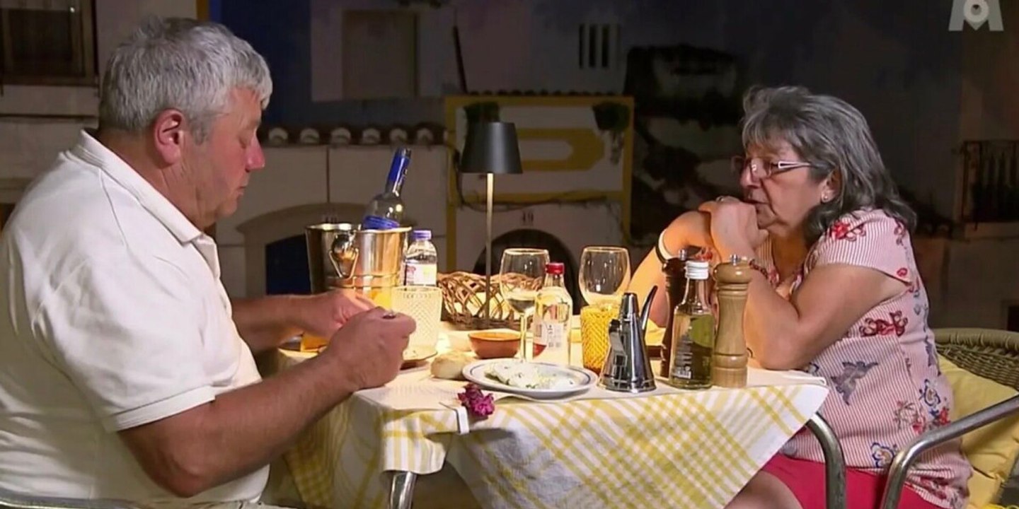 "Le coup de foudre dans les champs : Jean-Paul conquiert Helena Morna, ancienne star de la télévision !
