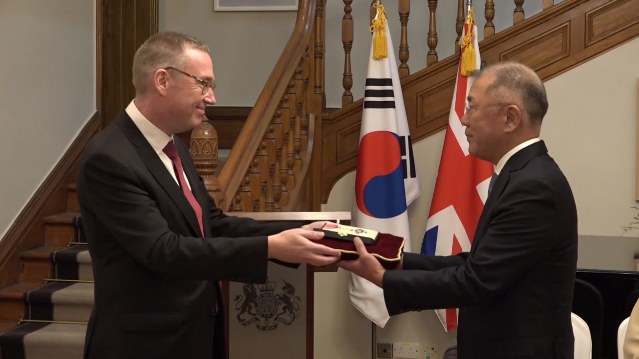 [기업] 정의선 회장, '한·영 협력 기여' 대영제국훈장 수훈 / YTN