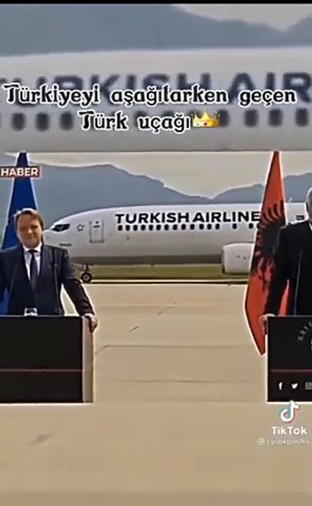 Türkiyeyi aşağılarken geçen Türk uçağı