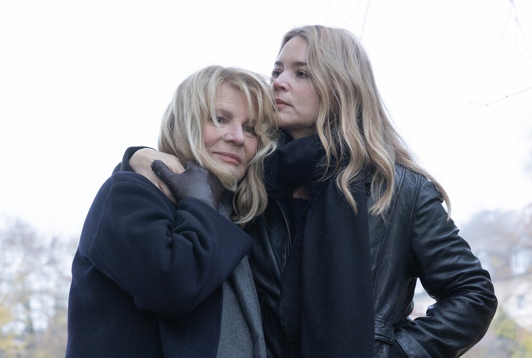 Virginie Efira : « Je connais bien le milieu hospitalier, je partais de l’école pour retrouver mon père qui y travaillait »… Ses confidences sur la série « Tout va bien »